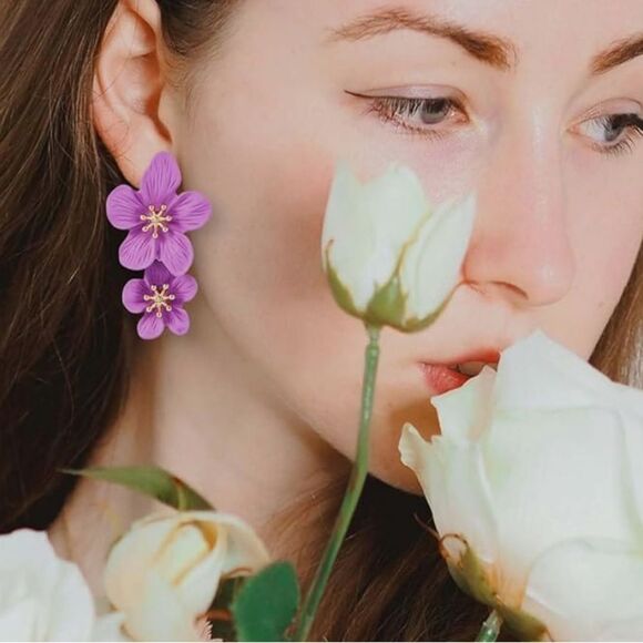 Chic Purple Floral Earrings - Picture 2 of 6